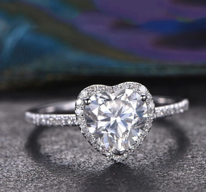 Luxury Silver Color Heart Ring for Women Exquisite Fashion Metal Inlaid White Zircon Stones Wedding Ring Engagement Jewelry