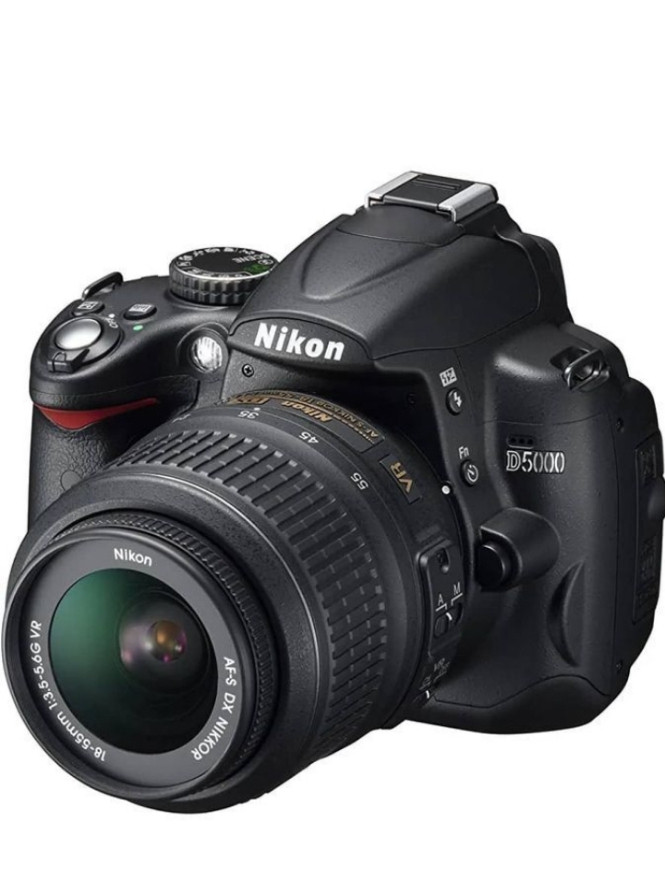 Nikon D5000 DSLR Camera With 18-55mm Lens